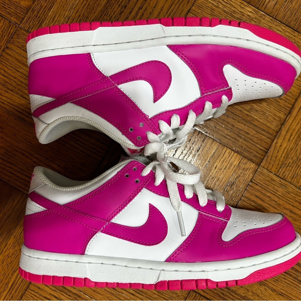 Women’s size 7/Kid’s size 5.5 fuchsia Nike low dunk shoes